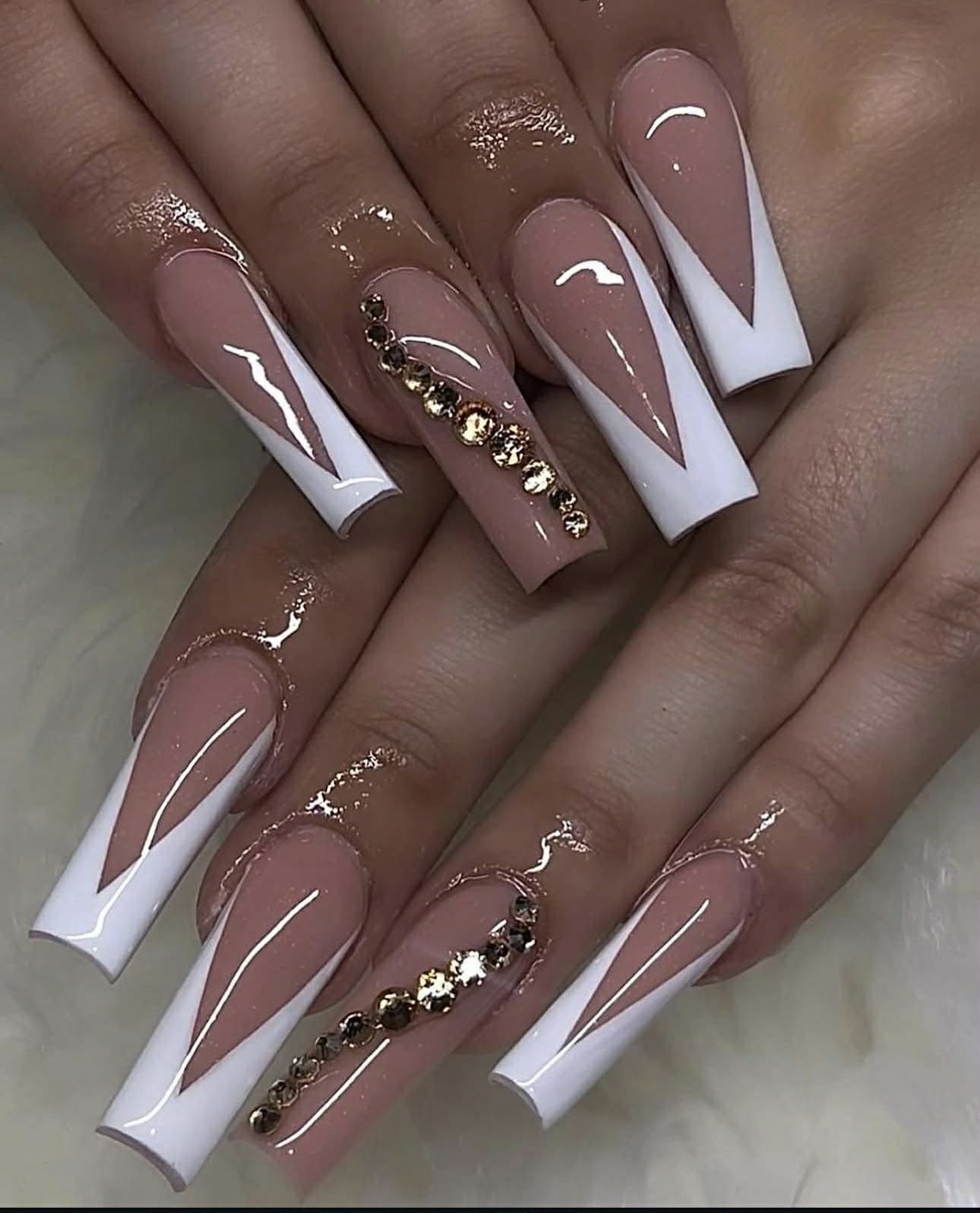 Amour Nails & Spa logo